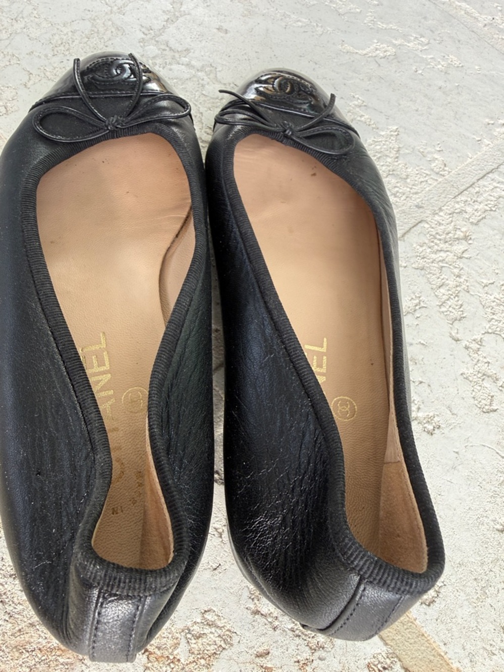 CHANEL Black Leather Cap-Toe Ballet Flats with Logo - Picture 4 of 10